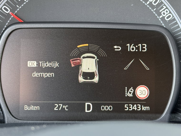 Vehicle Image 32