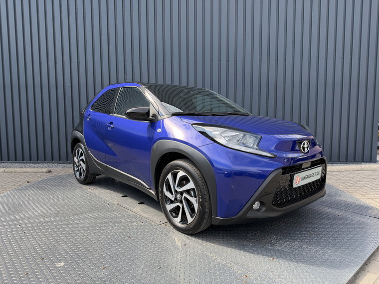 Vehicle Image 6