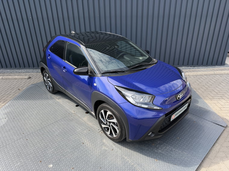 Vehicle Image 7