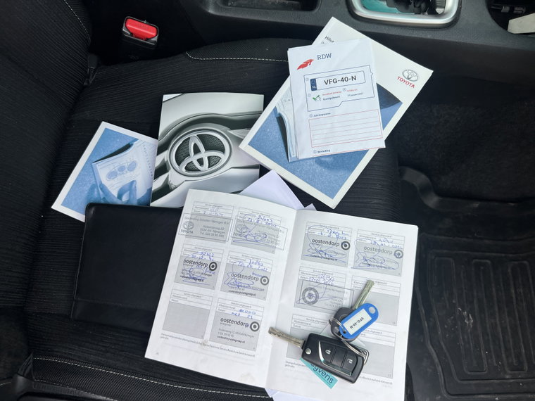 Vehicle Image 8