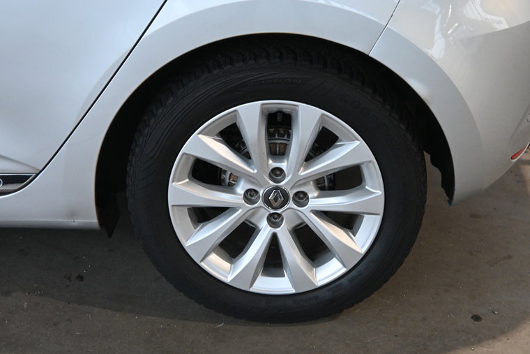 Vehicle Image 12