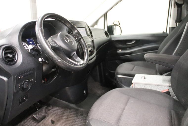 Vehicle Image 9