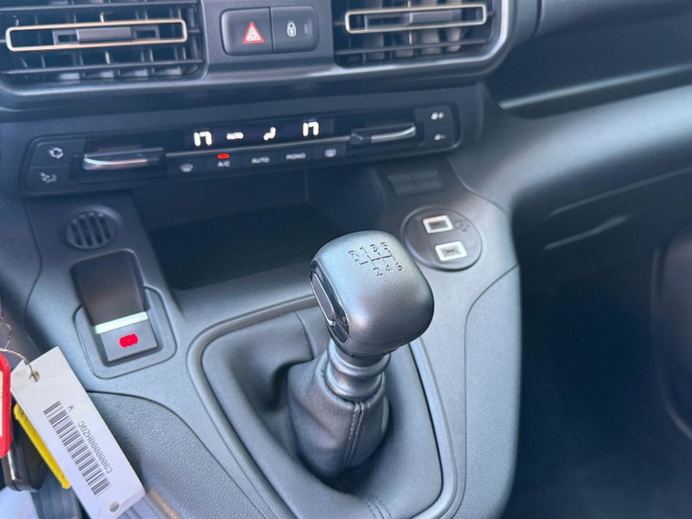 Vehicle Image 24