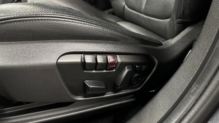 Vehicle Image 28