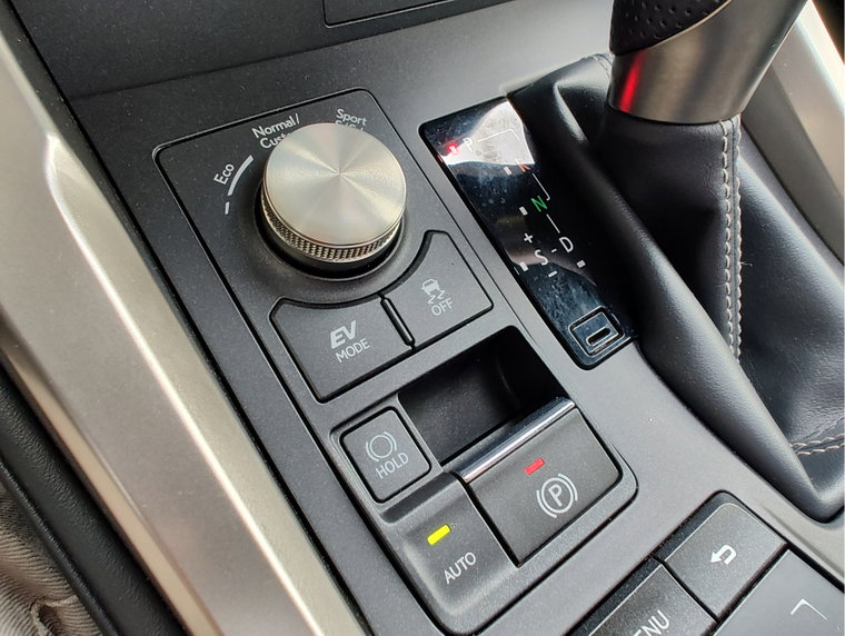 Vehicle Image 25