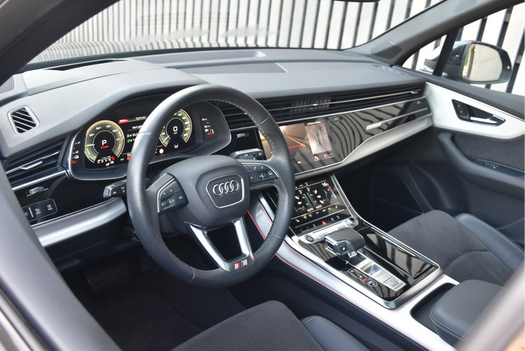 Vehicle Image 9