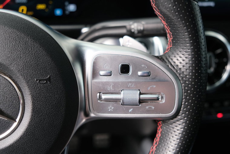 Vehicle Image 32