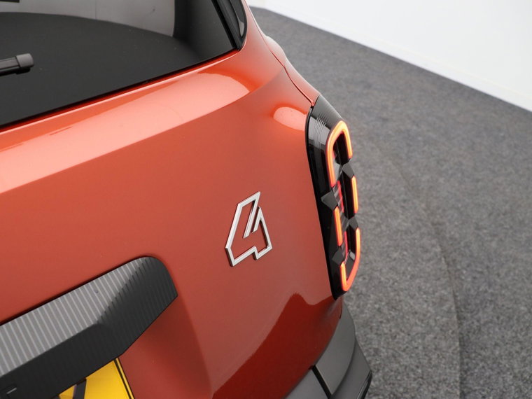 Vehicle Image 43