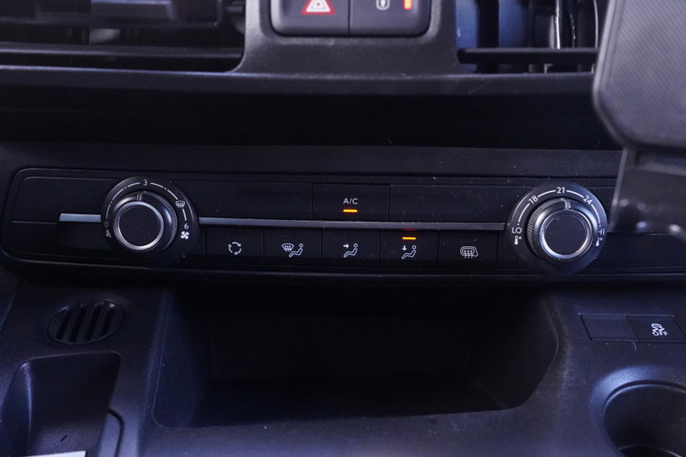 Vehicle Image 29