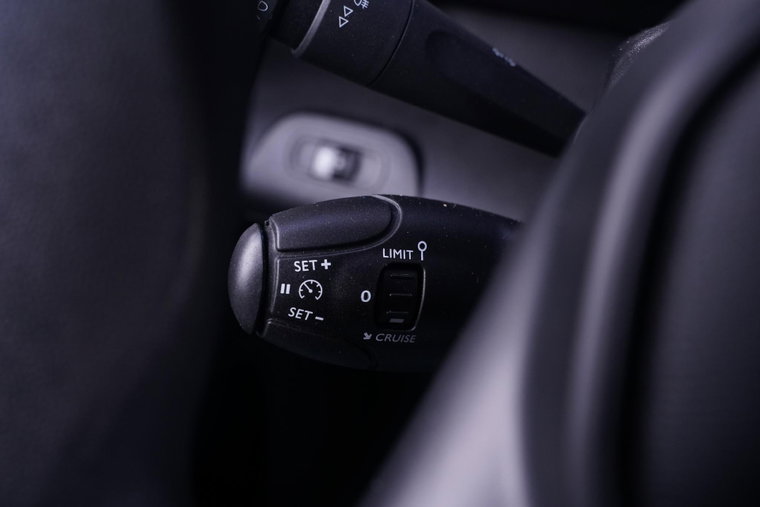 Vehicle Image 32