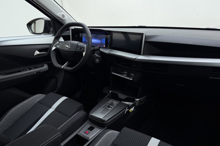Vehicle Image 15