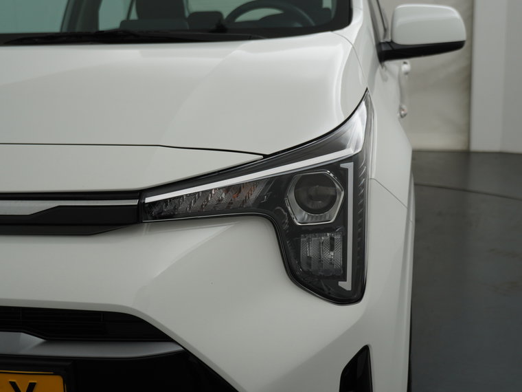 Vehicle Image 13