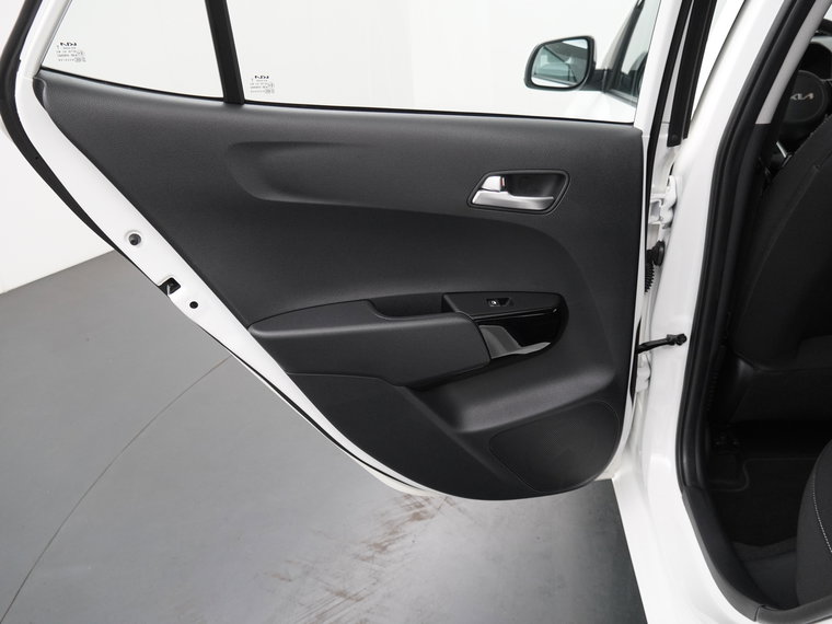 Vehicle Image 32