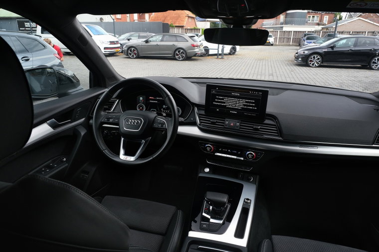 Vehicle Image 22