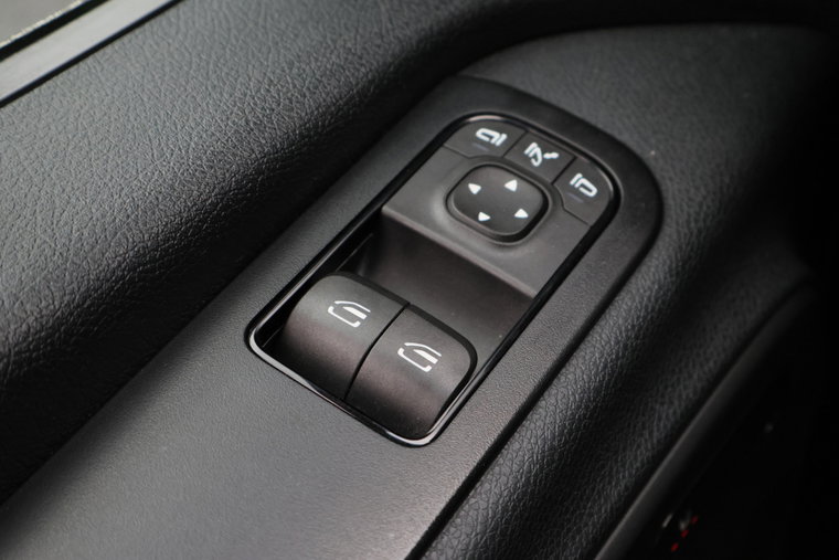 Vehicle Image 32