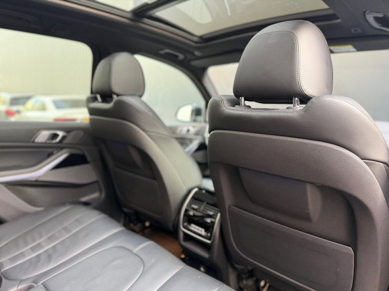 Vehicle Image 35