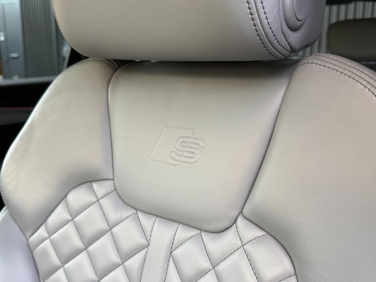 Vehicle Image 32