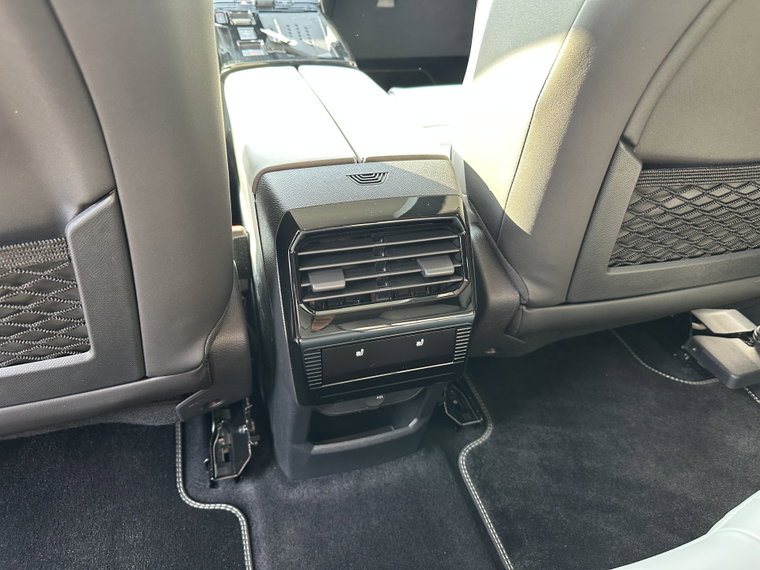 Vehicle Image 32