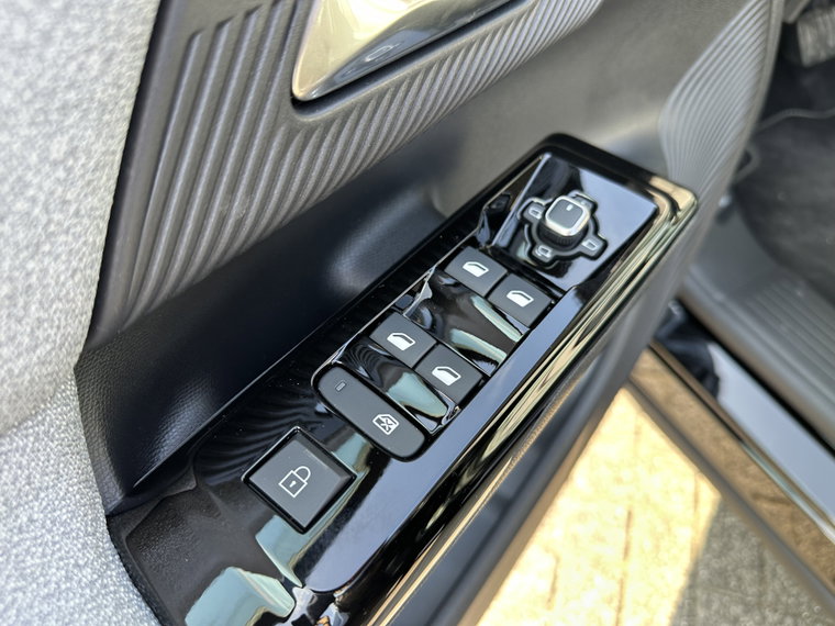 Vehicle Image 37