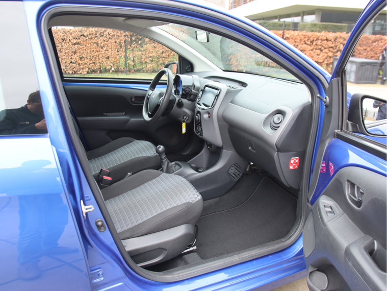 Vehicle Image 11