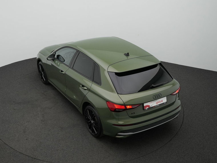 Vehicle Image 23
