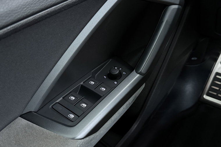 Vehicle Image 37