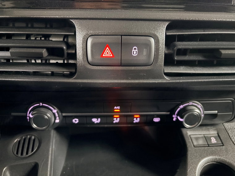 Vehicle Image 28