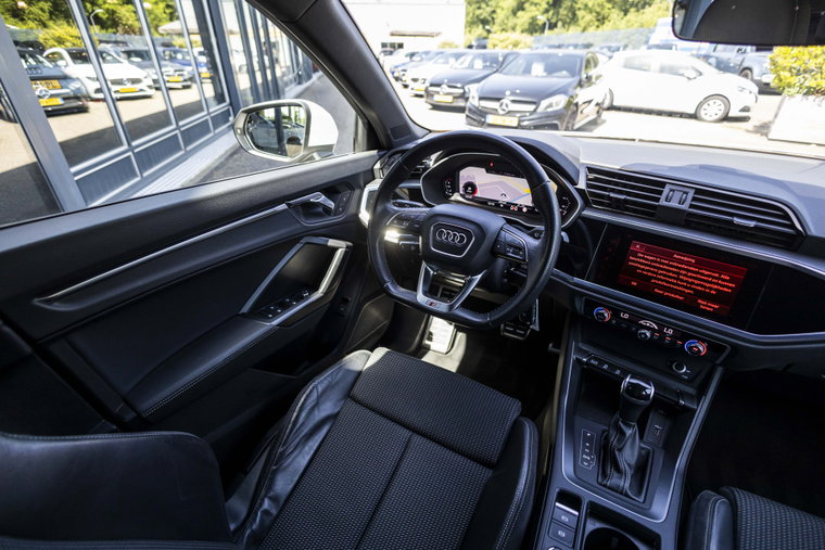 Vehicle Image 19
