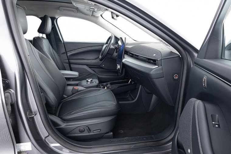 Vehicle Image 8