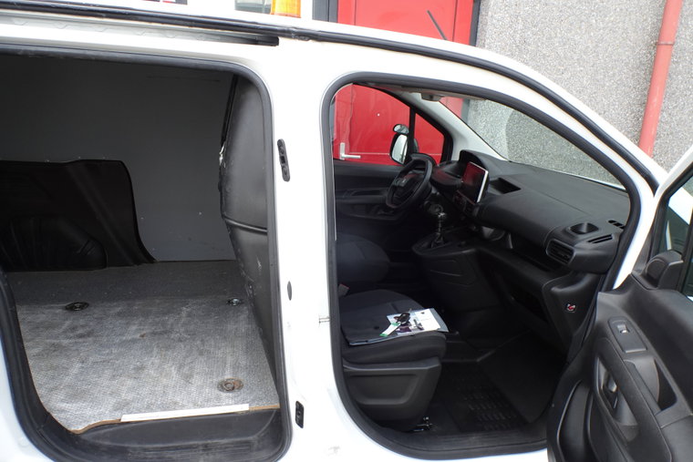Vehicle Image 22