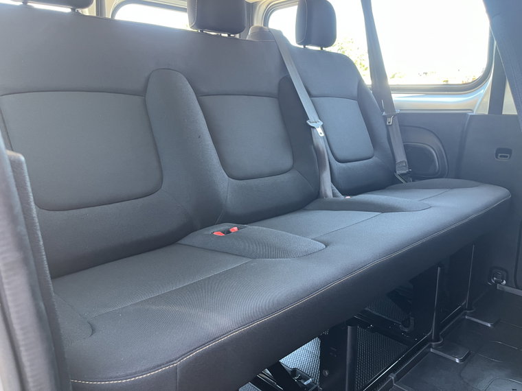 Vehicle Image 25