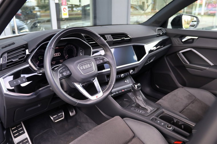 Vehicle Image 30