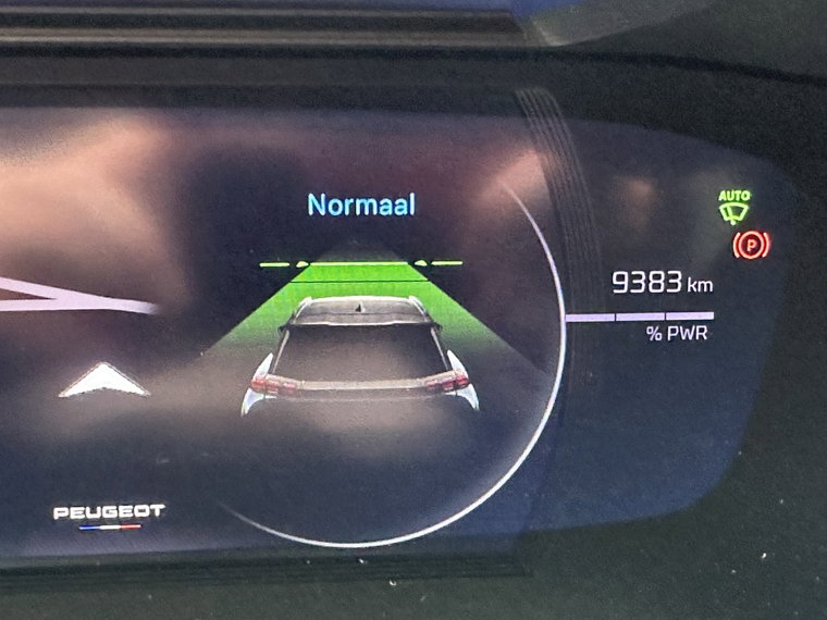Vehicle Image 25