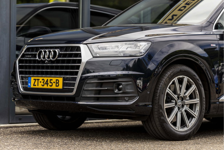 Vehicle Image 11