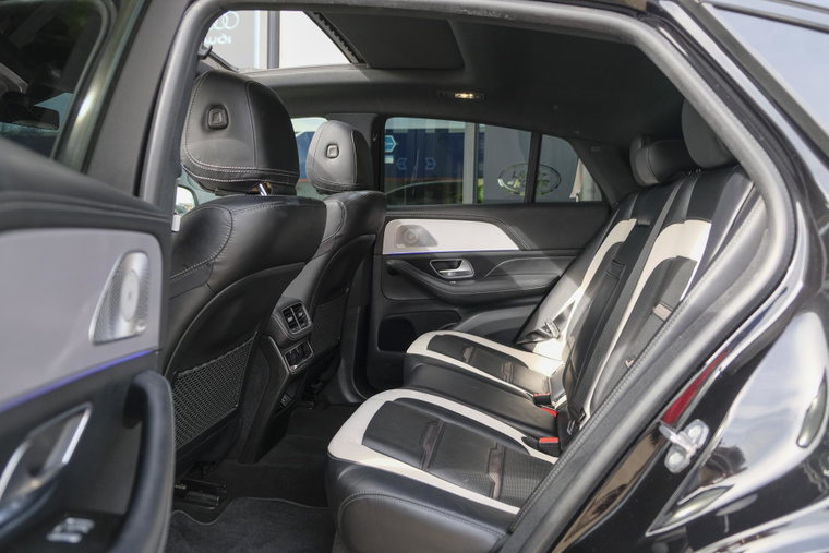Vehicle Image 11