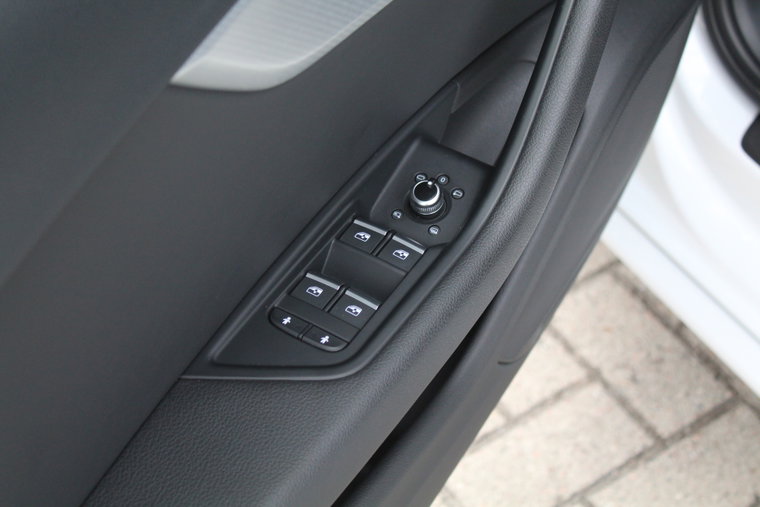 Vehicle Image 33