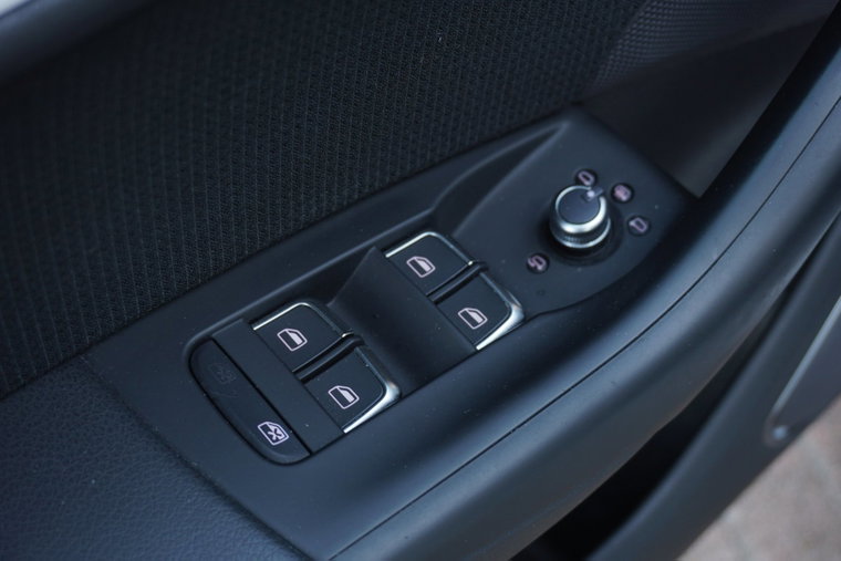 Vehicle Image 32