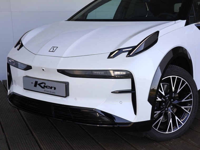 Vehicle Image 16