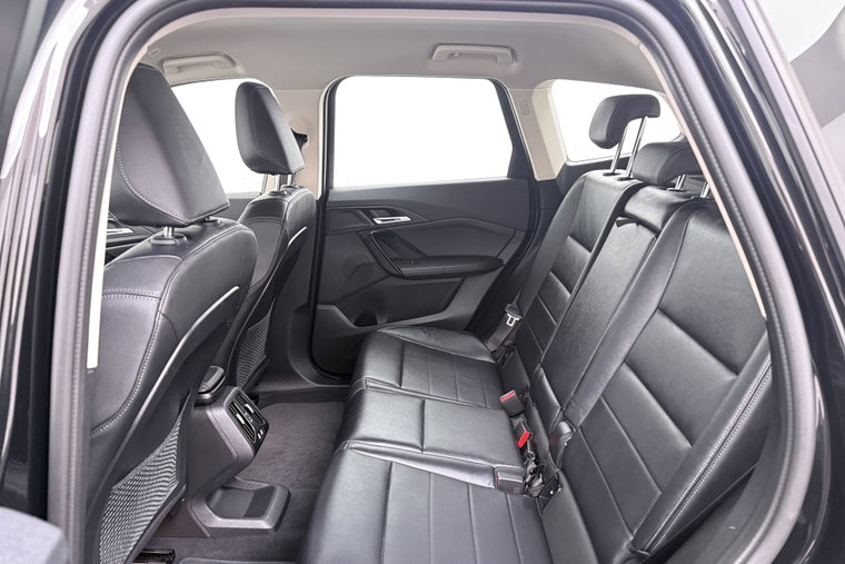 Vehicle Image 12