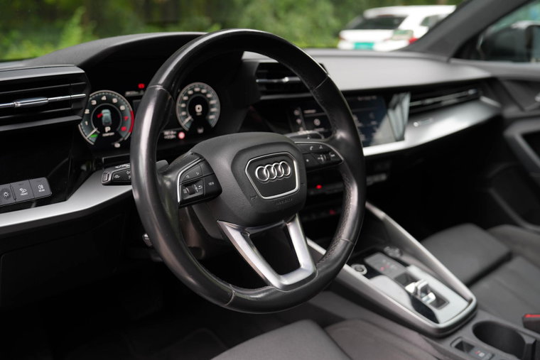 Vehicle Image 13