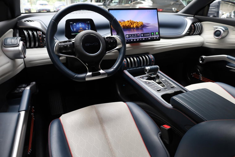 Vehicle Image 9