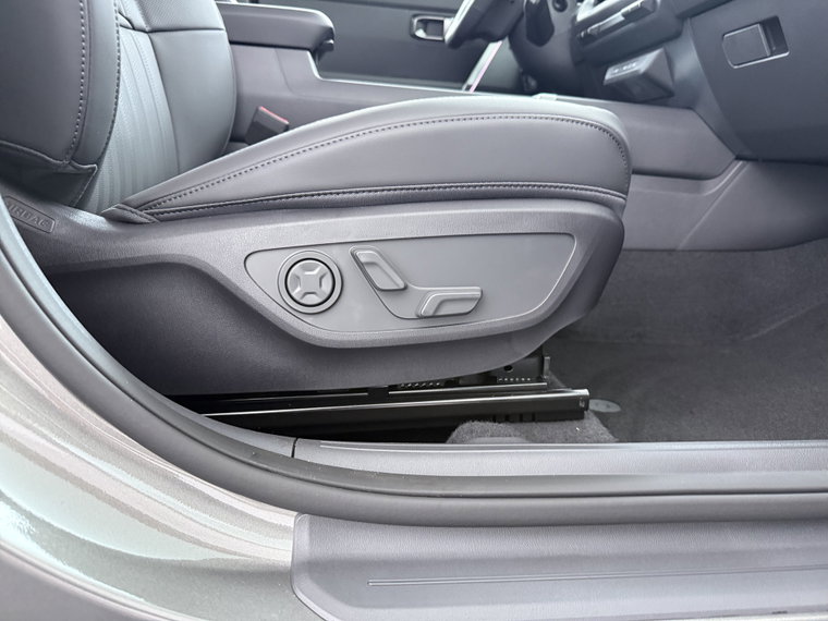 Vehicle Image 41