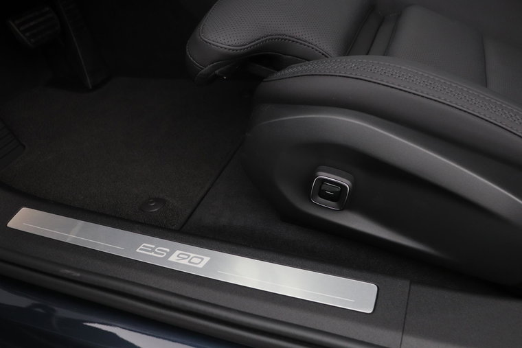 Vehicle Image 42