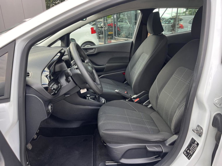 Vehicle Image 16