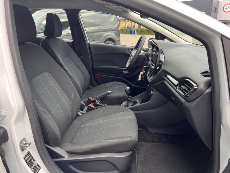 Vehicle Image 18