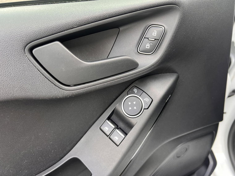 Vehicle Image 37