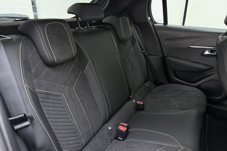 Vehicle Image 16