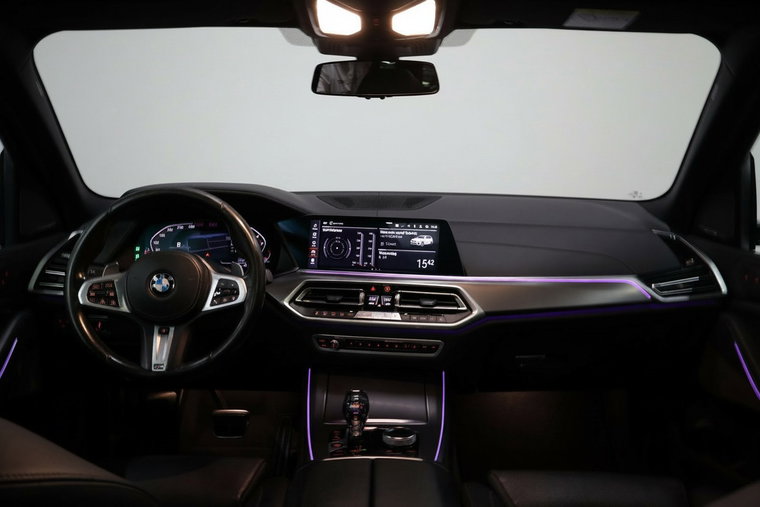 Vehicle Image 12