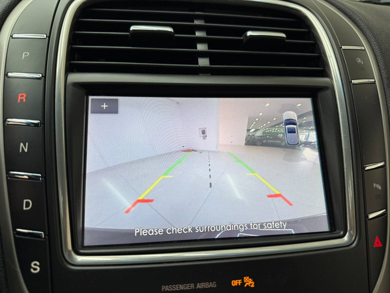 Vehicle Image 25