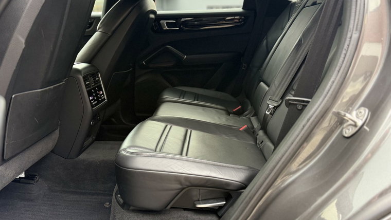 Vehicle Image 33